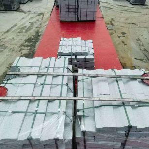 平凉 芝麻白仿形加直形路沿石出货日常