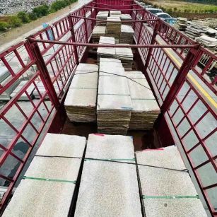 平凉 黄金麻花岗岩荔枝面，光面毛板装车完成