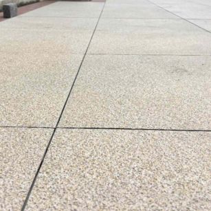 平凉 黄金麻花岗岩石板材荔枝面地面铺装效果