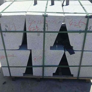 平凉 芝麻白异形坐凳，石凳