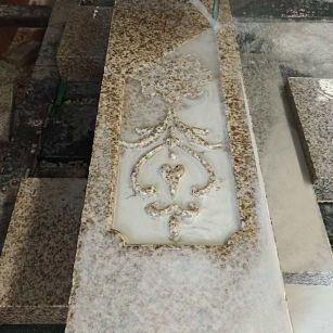 平凉 黄金麻花岗岩异形加工雕刻栏杆大柱