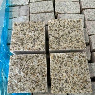 平凉 黄金麻花岗岩自然面小方块，弹石，马蹄石等