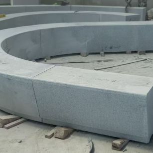 平凉 芝麻白花岗岩光面弧形坐凳