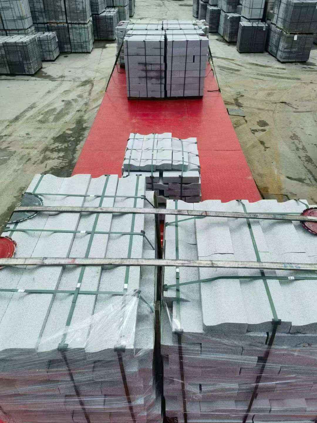 平凉 芝麻白仿形加直形路沿石出货日常