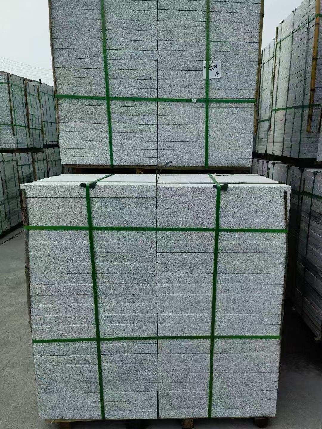 平凉 芝麻白火烧，园林广场市政工程地铺石，1.8~5.0厚均有现货