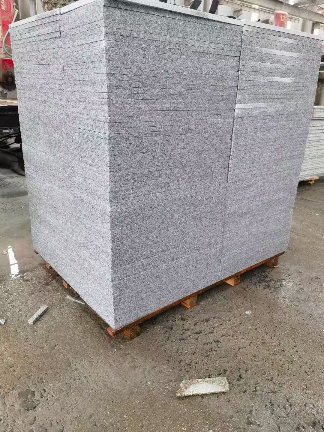 平凉 芝麻白火烧面1.8厚300*600地铺石，尺寸标准，厚薄均匀