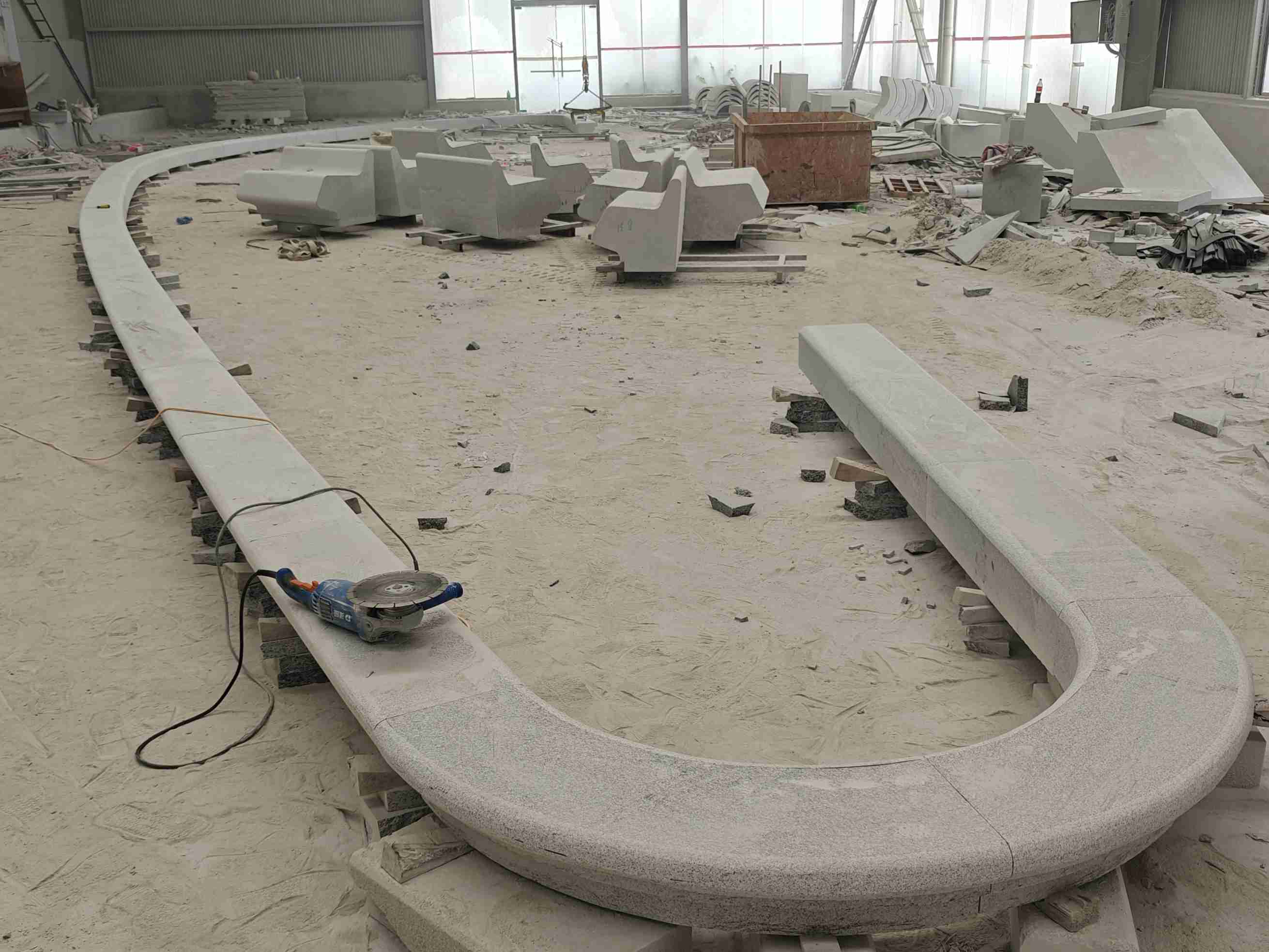 平凉 芝麻白花岗岩弧形花坛石，坐凳石