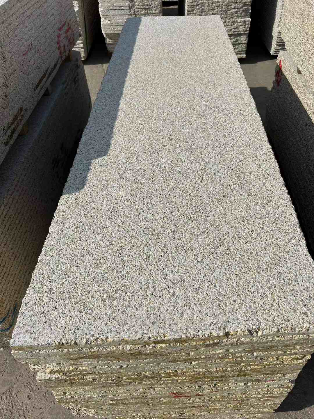 平凉 黄金麻花岗岩荔枝面毛板，半成品