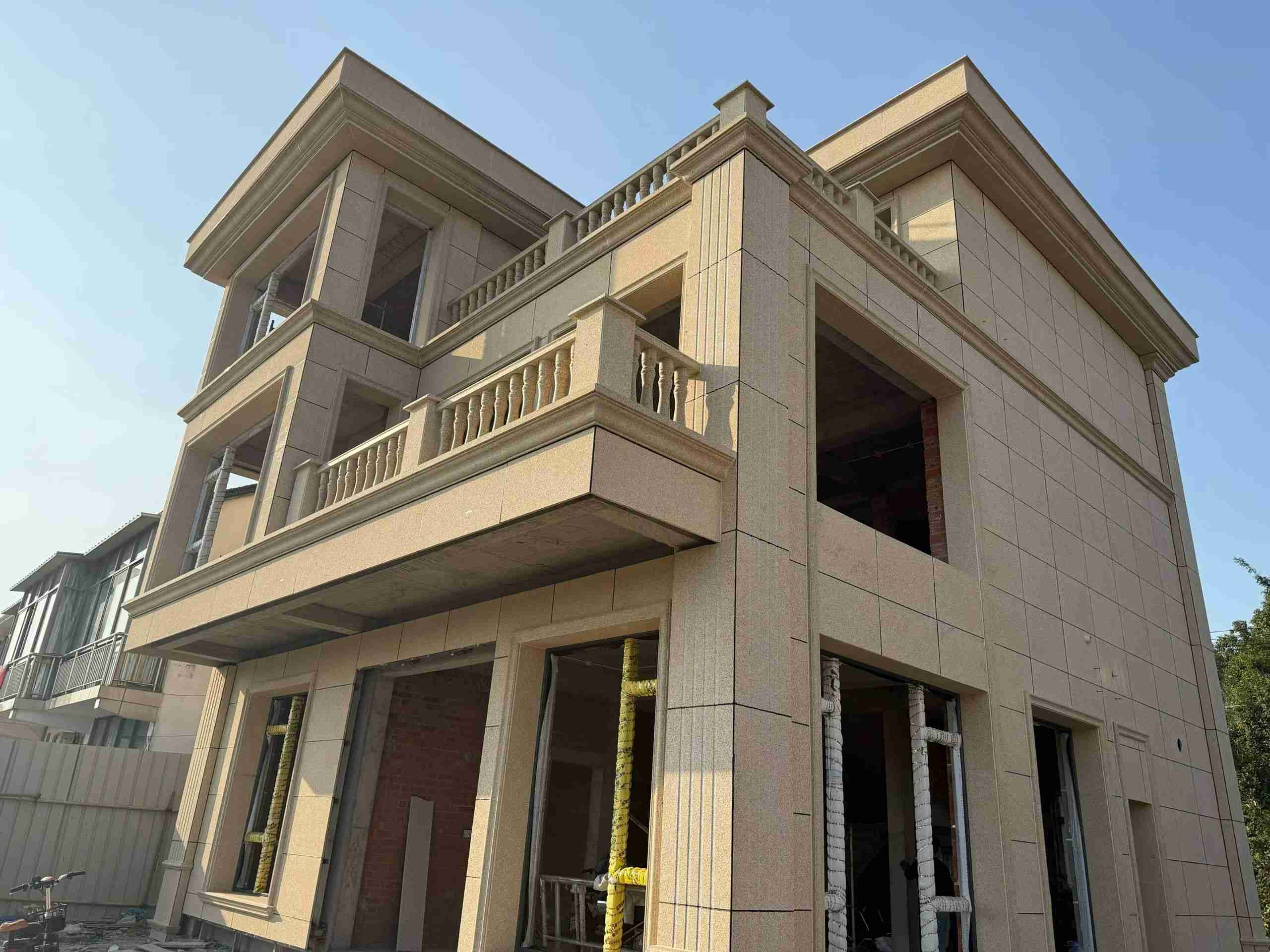 平凉 黄金麻花岗岩石材荔枝面外墙干挂效果展示