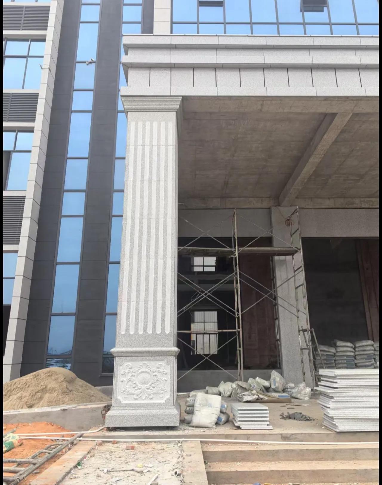 平凉 芝麻白光面花岗岩门楼大柱（罗马柱）配雕花底座