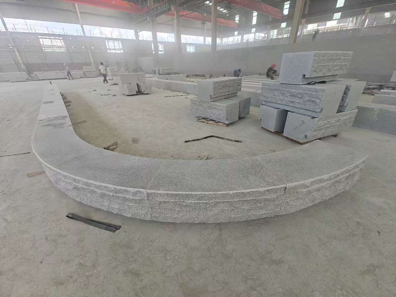 平凉 芝麻白异形坐凳，自然面光面弧形加工