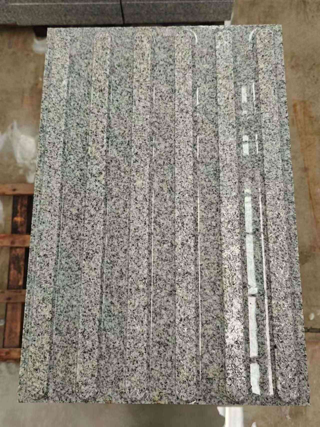 平凉 芝麻白花岗岩荔枝面雕刻盲道，盲条