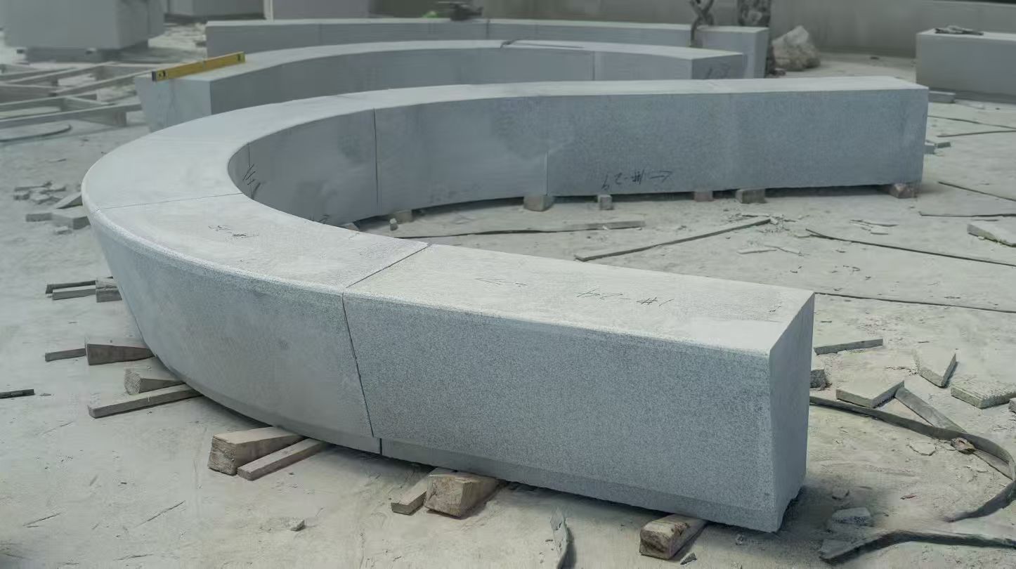 平凉 芝麻白花岗岩光面弧形坐凳