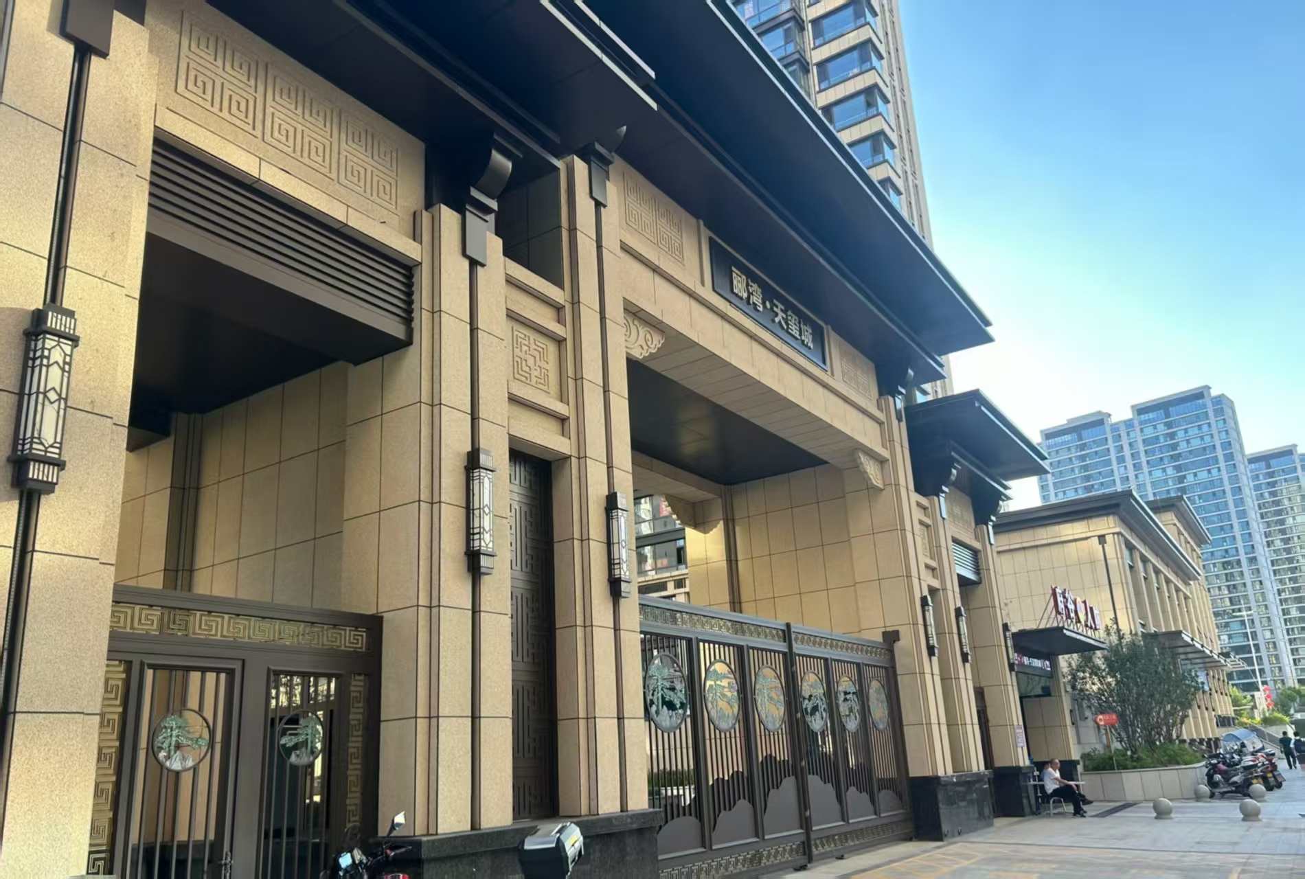 平凉 黄金麻花岗岩荔枝面小区门楼外墙干挂