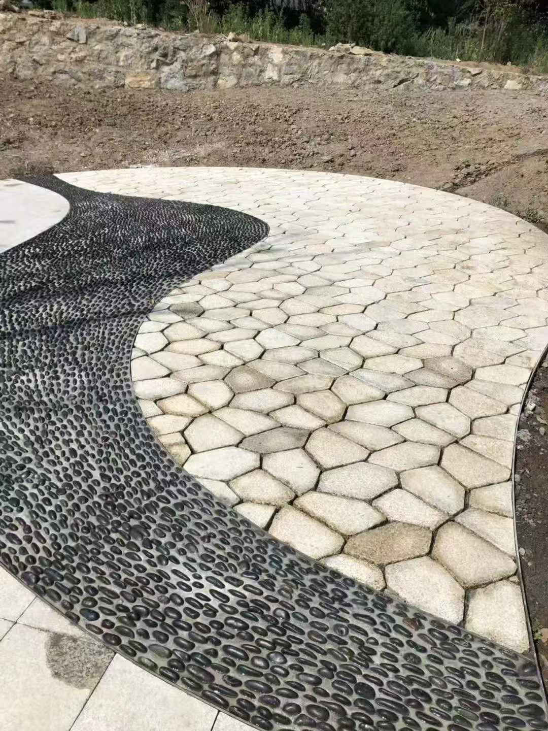 平凉 黄金麻冰裂纹地铺石工地铺装案例