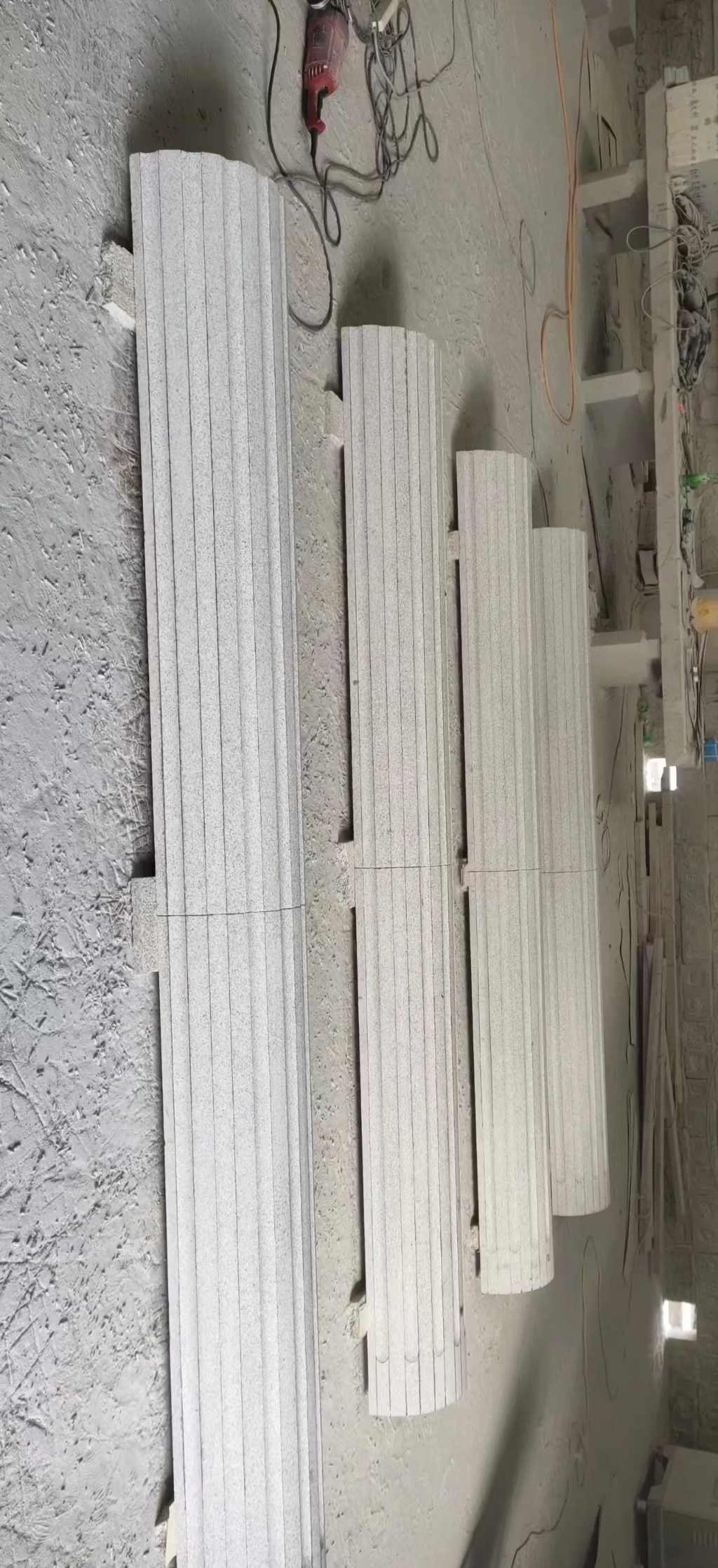 平凉 花岗岩厂家带你看白麻花岗岩门楼大柱柱皮