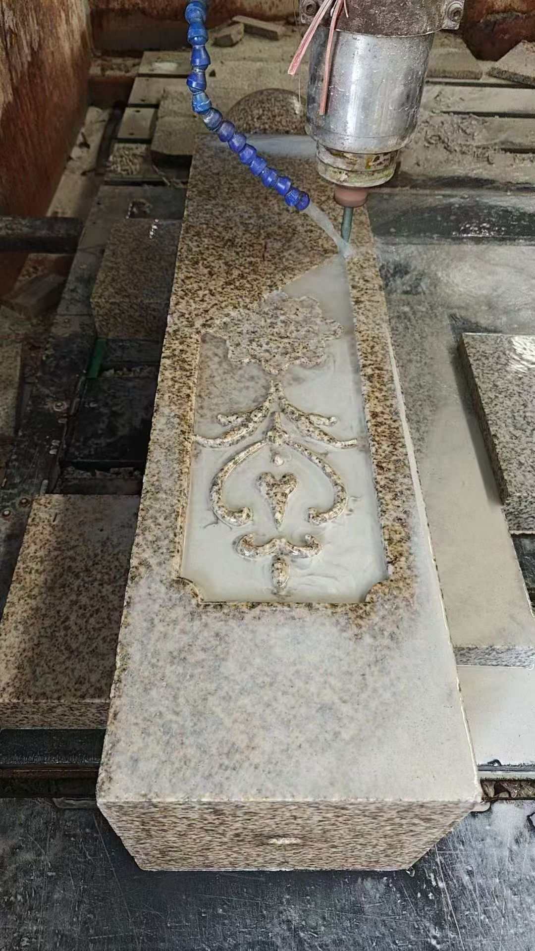 平凉 黄金麻花岗岩异形加工雕刻栏杆大柱