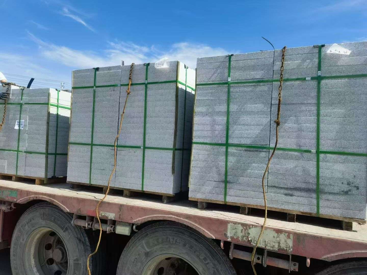 平凉 芝麻白花岗岩地铺石装车日常