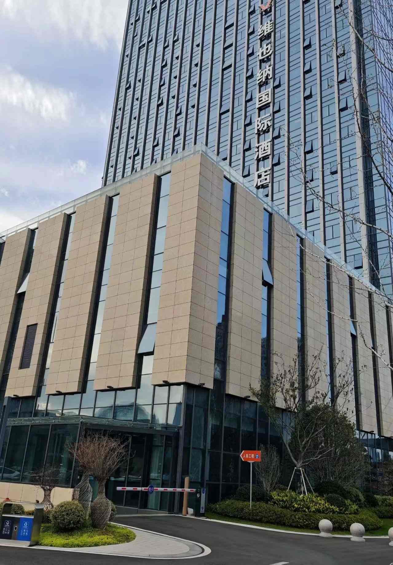 平凉 黄金麻花岗岩外墙干挂