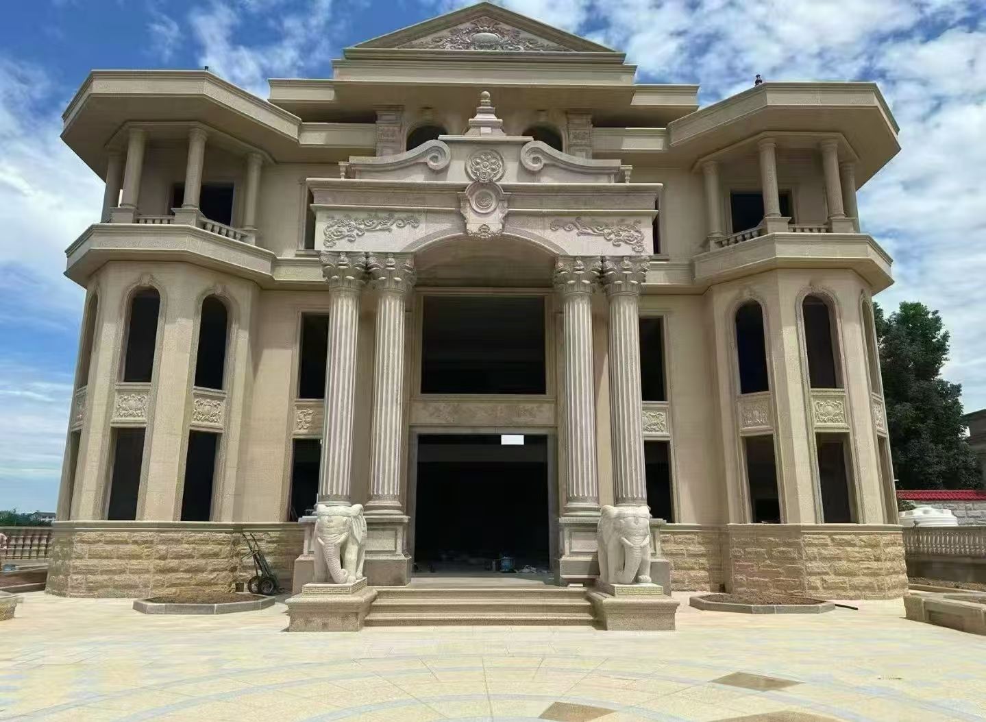 平凉 黄金麻别墅外墙干挂，大柱，大象，蘑菇石，雕花板