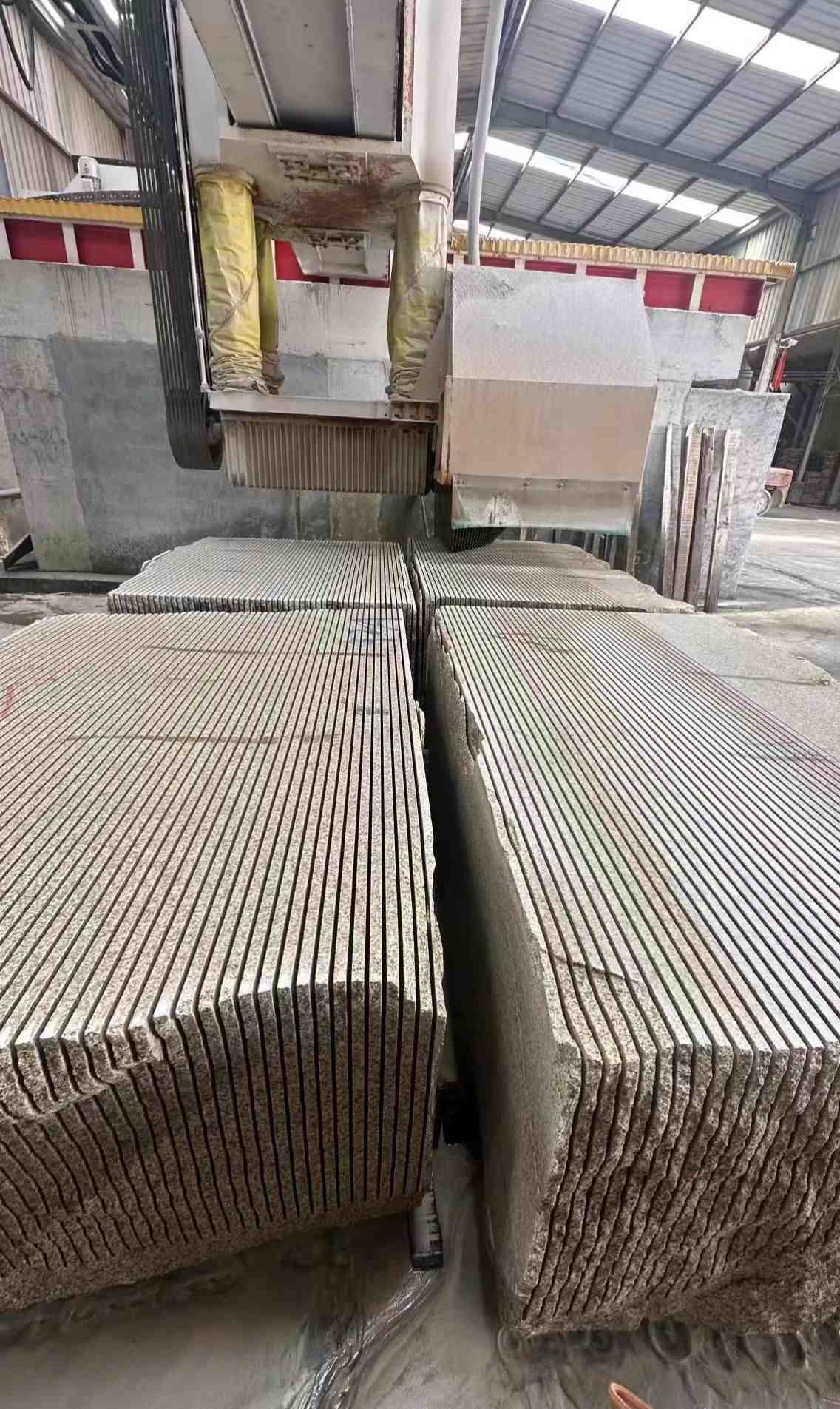 平凉 车间生产日常，黄金麻白麻花岗岩