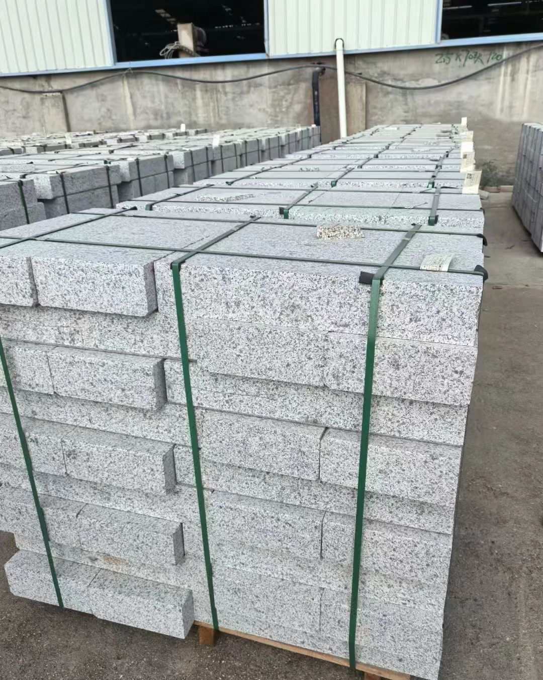 平凉 白麻花岗岩路沿石，弧形路沿石，道牙石，马路牙子，界石，路缘石，平沿石，直岩石，平缘石等