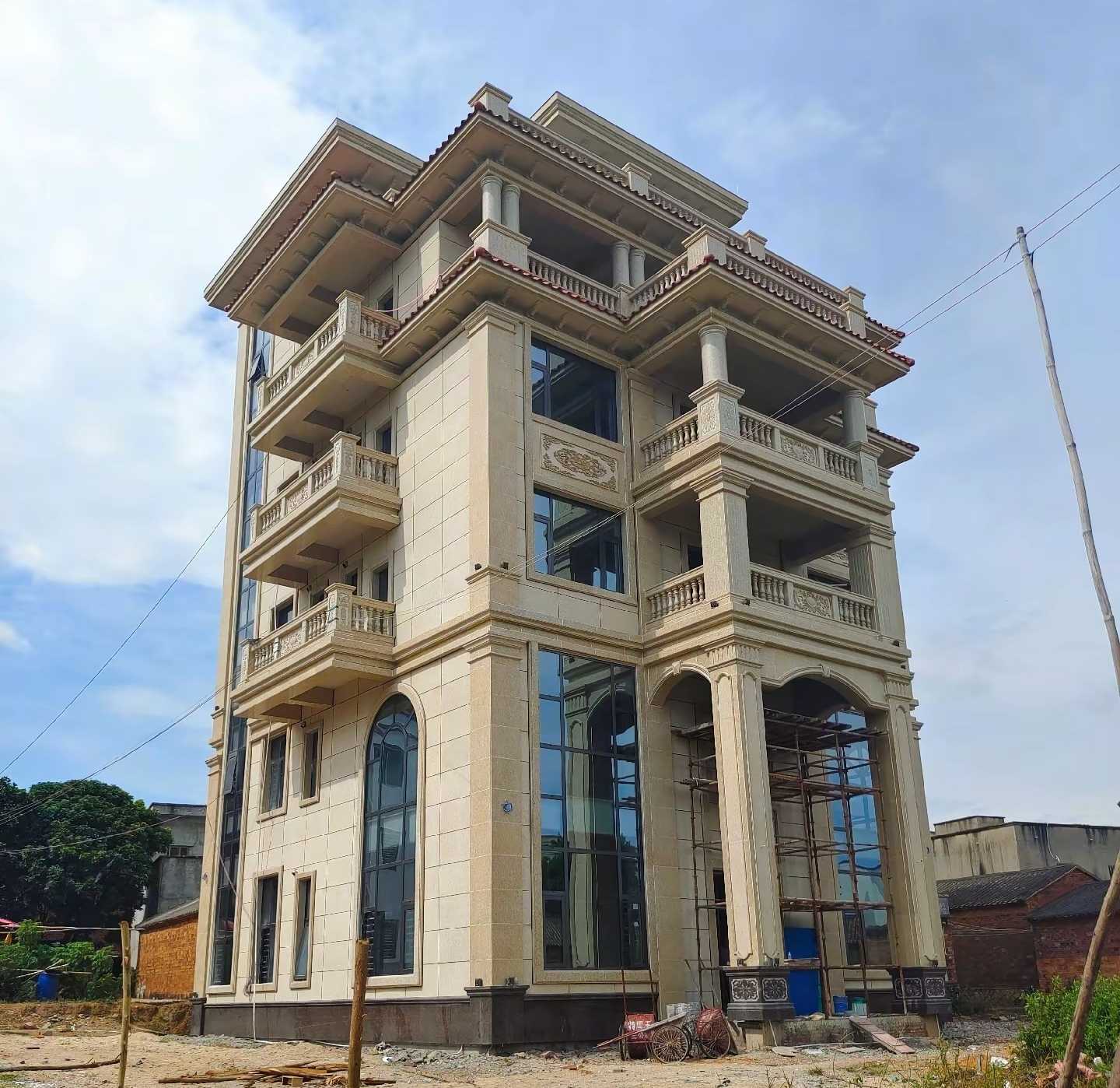 平凉 黄金麻花岗岩石材别墅外墙干挂搭配（雕花栏杆花瓶柱门楼罗马柱）